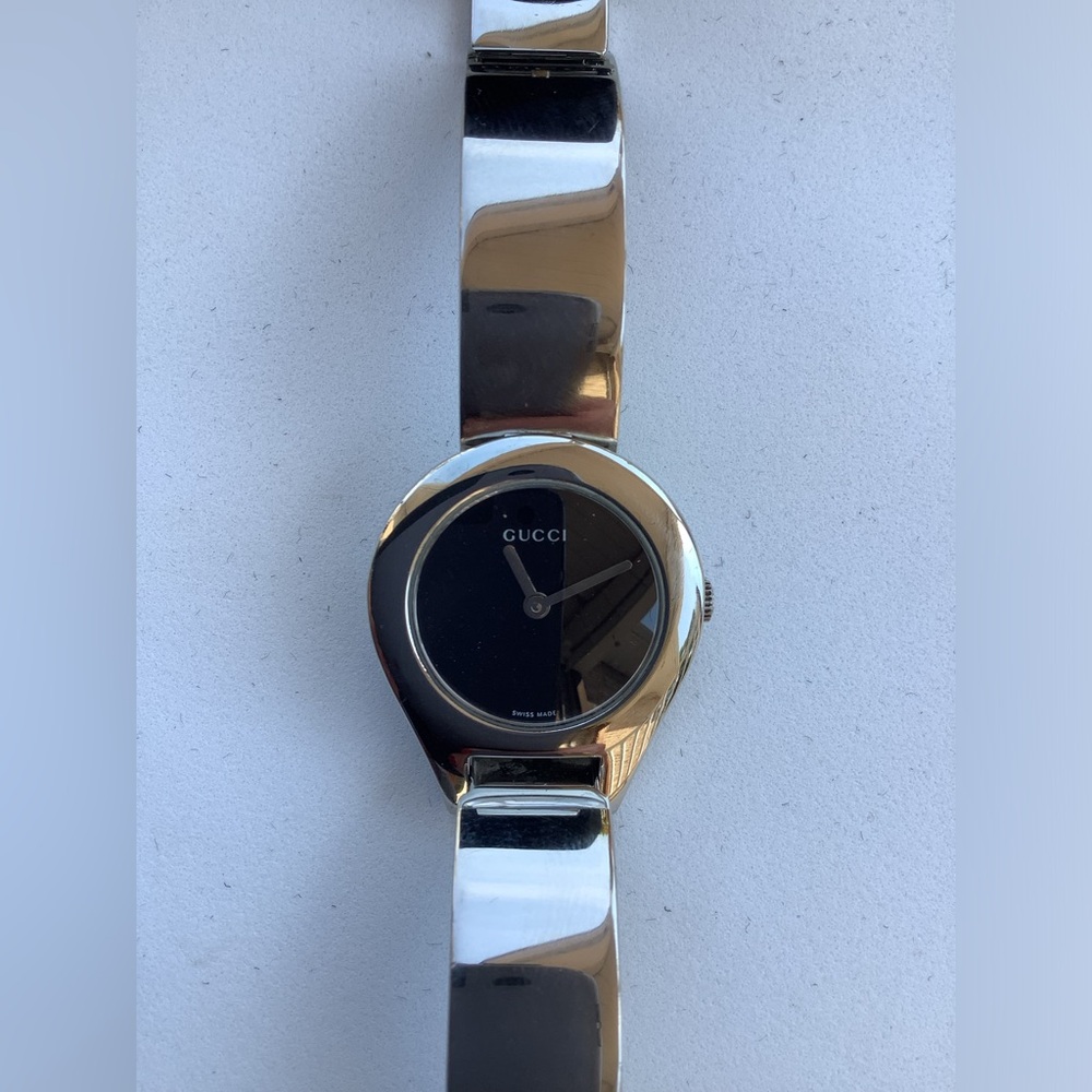 Ladies GUCCI buckle bangle dress watch ❤️❤️ - Picture 6 of 12